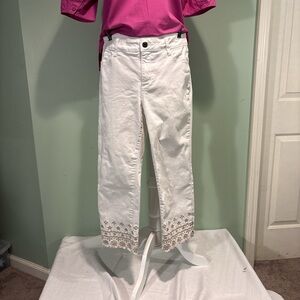 Women’s St Johns Bay White Capris Pants with Embroidered Hem size 8